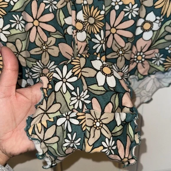 HOLLISTER GILLY HICKS- WOMENS GREEN & PINK FLORAL SLEEPWEAR SHORTS SIZE LARGE - Picture 4 of 8